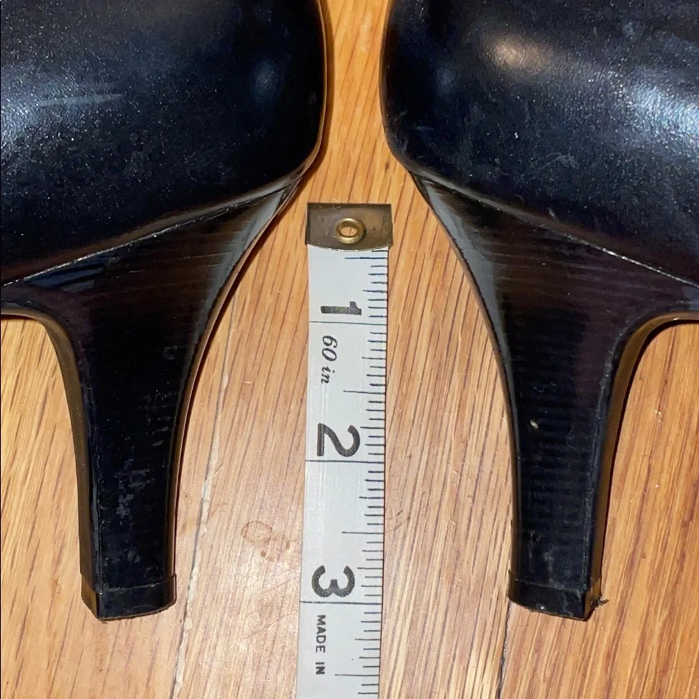 Clark’s Active Air Artisan Black Leather Women's Heels/Pumps. Size 9 Wide.
